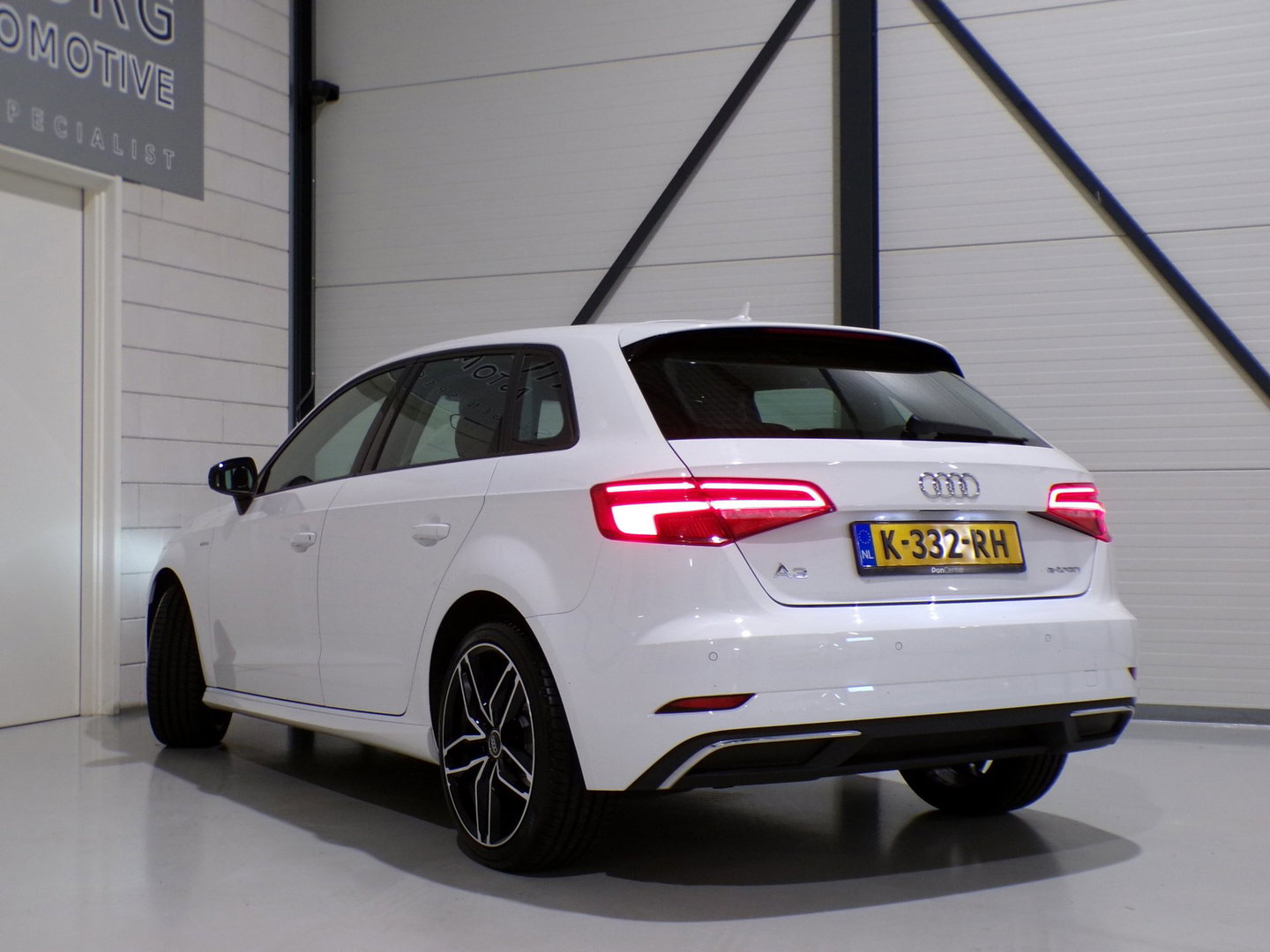 Audi A3 Sportback 1.4 e-tron Sport Pro Line plus Apple-Carplay Stoelverwarming Full-LED Android-Auto Parkeersensoren Navigatie
