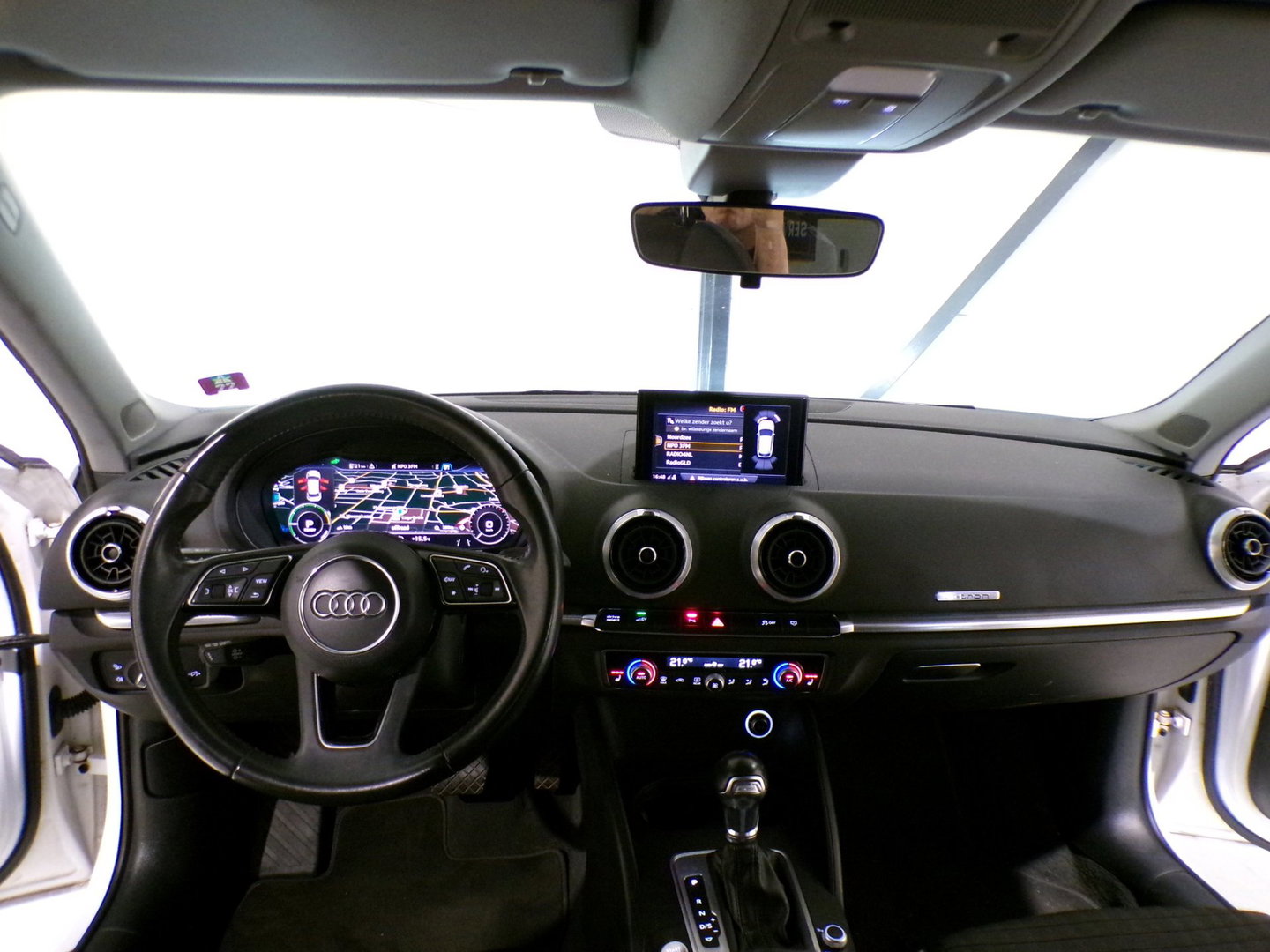 Audi A3 Sportback 1.4 e-tron Sport Pro Line plus Apple-Carplay Stoelverwarming Full-LED Android-Auto Parkeersensoren Navigatie