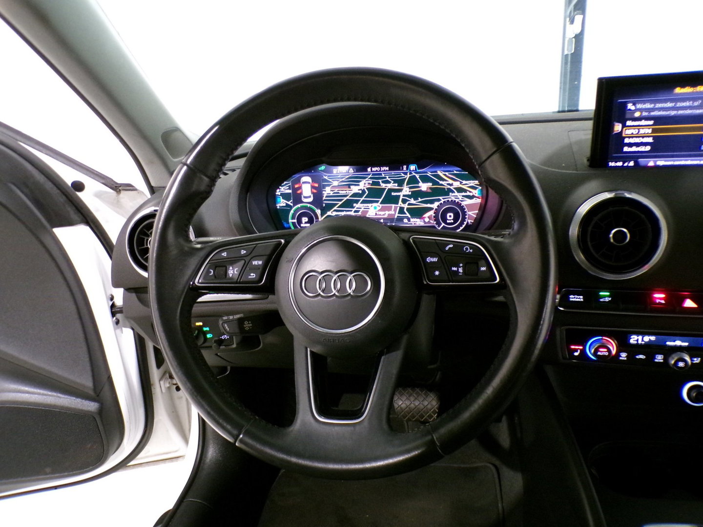 Audi A3 Sportback 1.4 e-tron Sport Pro Line plus Apple-Carplay Stoelverwarming Full-LED Android-Auto Parkeersensoren Navigatie