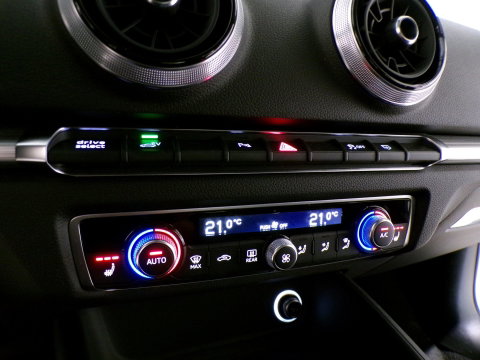 Audi A3 Sportback 1.4 e-tron Sport Pro Line plus Apple-Carplay Stoelverwarming Full-LED Android-Auto Parkeersensoren Navigatie