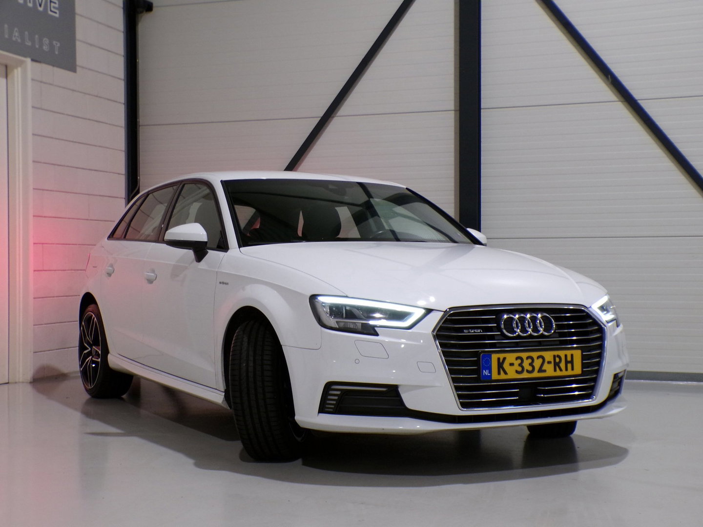 Audi A3 Sportback 1.4 e-tron Sport Pro Line plus Apple-Carplay Stoelverwarming Full-LED Android-Auto Parkeersensoren Navigatie