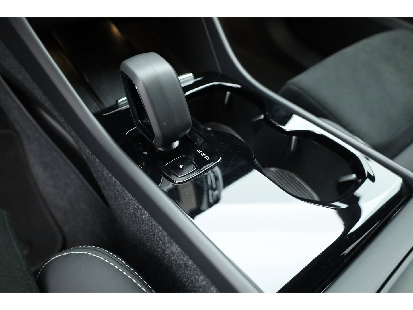 Volvo XC40 Single Motor Extended Range Plus 82 kWh | SOH 99% | Rijklaar! | Adapt. Cruise | Dodehoek | Trekhaak 1500kg! | Stoel- Stuurverw. |