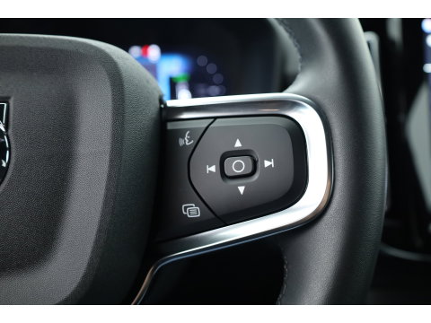Volvo XC40 Single Motor Extended Range Plus 82 kWh | SOH 99% | Rijklaar! | Adapt. Cruise | Dodehoek | Trekhaak 1500kg! | Stoel- Stuurverw. |