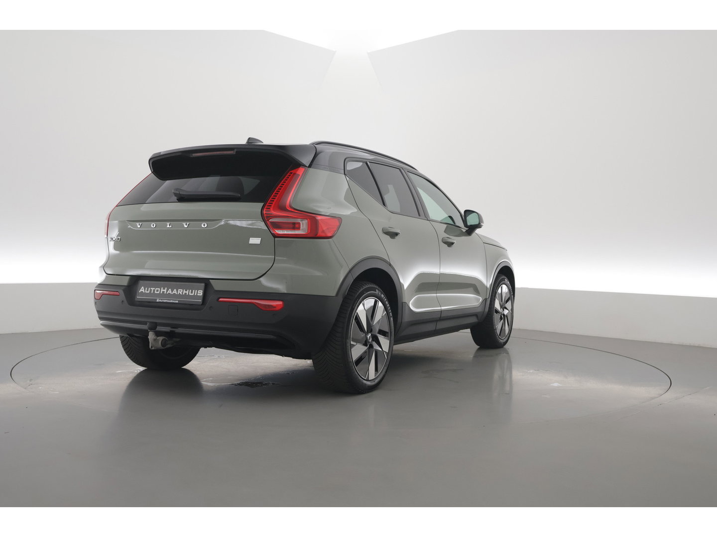 Volvo XC40 Single Motor Extended Range Plus 82 kWh | SOH 99% | Rijklaar! | Adapt. Cruise | Dodehoek | Trekhaak 1500kg! | Stoel- Stuurverw. |