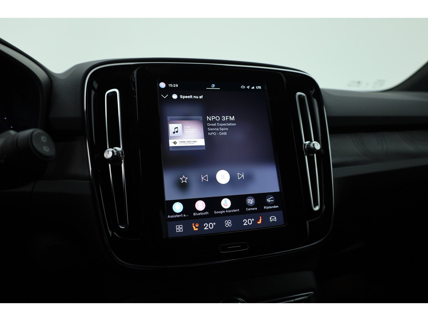Volvo XC40 Single Motor Extended Range Plus 82 kWh | SOH 99% | Rijklaar! | Adapt. Cruise | Dodehoek | Trekhaak 1500kg! | Stoel- Stuurverw. |