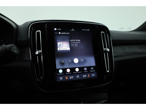 Volvo XC40 Single Motor Extended Range Plus 82 kWh | SOH 99% | Rijklaar! | Adapt. Cruise | Dodehoek | Trekhaak 1500kg! | Stoel- Stuurverw. |