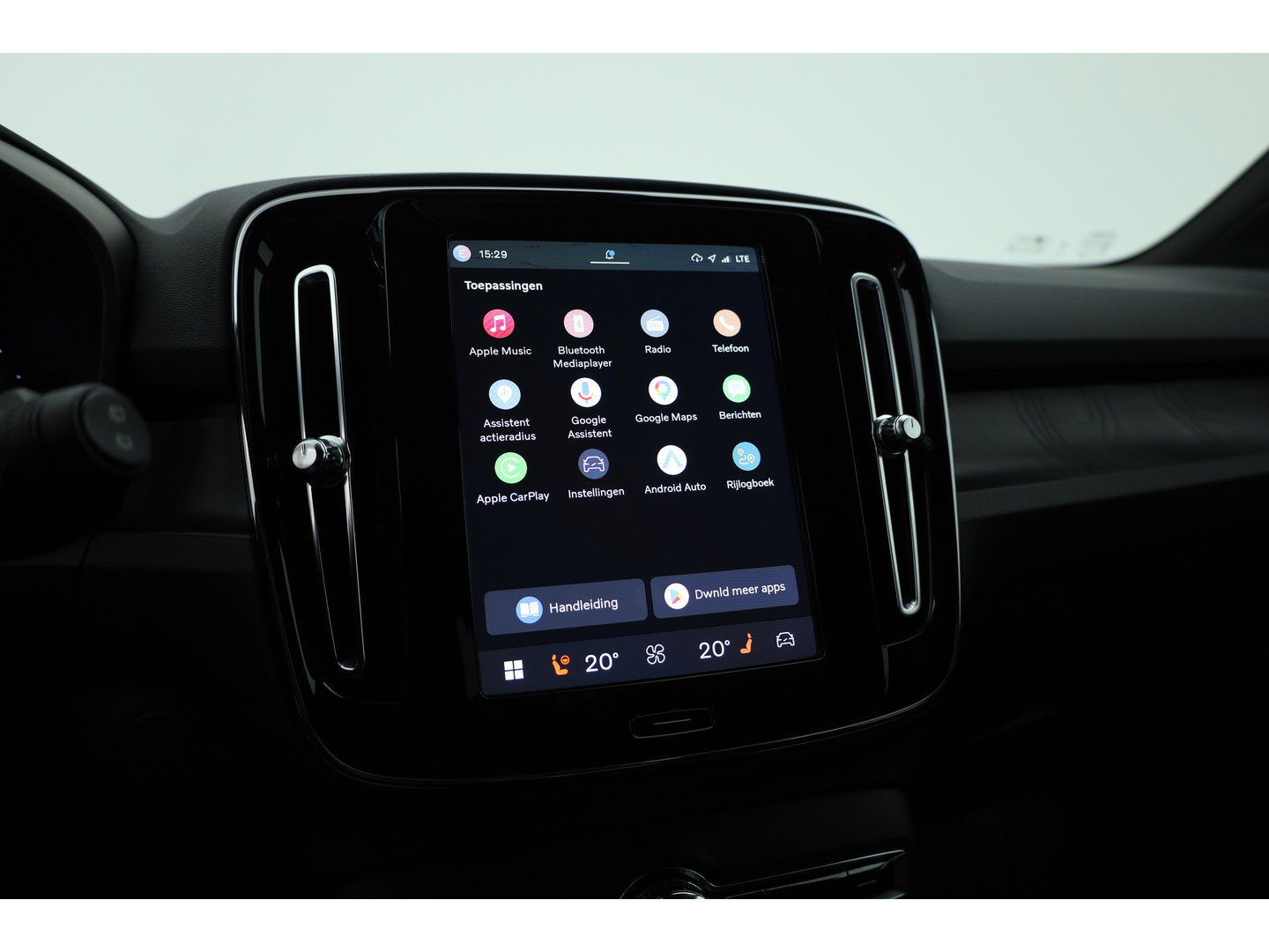 Volvo XC40 Single Motor Extended Range Plus 82 kWh | SOH 99% | Rijklaar! | Adapt. Cruise | Dodehoek | Trekhaak 1500kg! | Stoel- Stuurverw. |