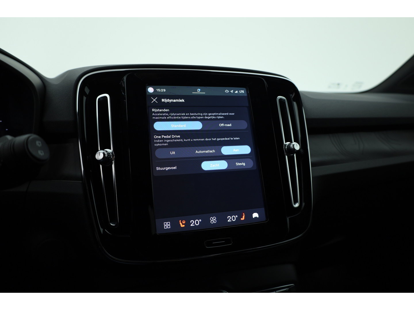 Volvo XC40 Single Motor Extended Range Plus 82 kWh | SOH 99% | Rijklaar! | Adapt. Cruise | Dodehoek | Trekhaak 1500kg! | Stoel- Stuurverw. |