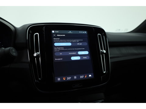 Volvo XC40 Single Motor Extended Range Plus 82 kWh | SOH 99% | Rijklaar! | Adapt. Cruise | Dodehoek | Trekhaak 1500kg! | Stoel- Stuurverw. |