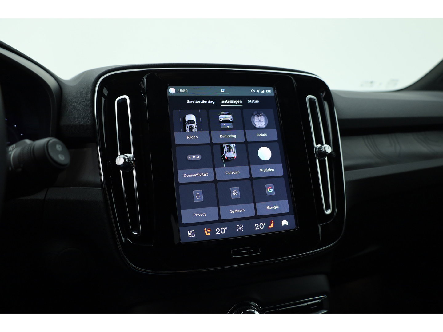Volvo XC40 Single Motor Extended Range Plus 82 kWh | SOH 99% | Rijklaar! | Adapt. Cruise | Dodehoek | Trekhaak 1500kg! | Stoel- Stuurverw. |