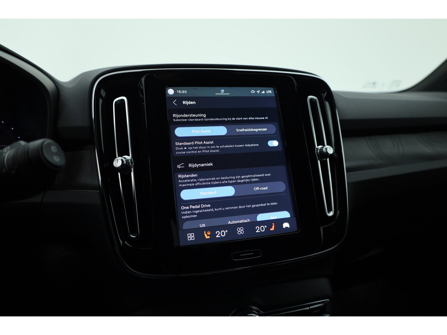 Volvo XC40 Single Motor Extended Range Plus 82 kWh | SOH 99% | Rijklaar! | Adapt. Cruise | Dodehoek | Trekhaak 1500kg! | Stoel- Stuurverw. |