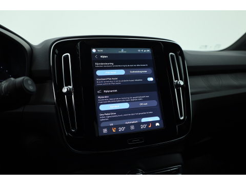 Volvo XC40 Single Motor Extended Range Plus 82 kWh | SOH 99% | Rijklaar! | Adapt. Cruise | Dodehoek | Trekhaak 1500kg! | Stoel- Stuurverw. |