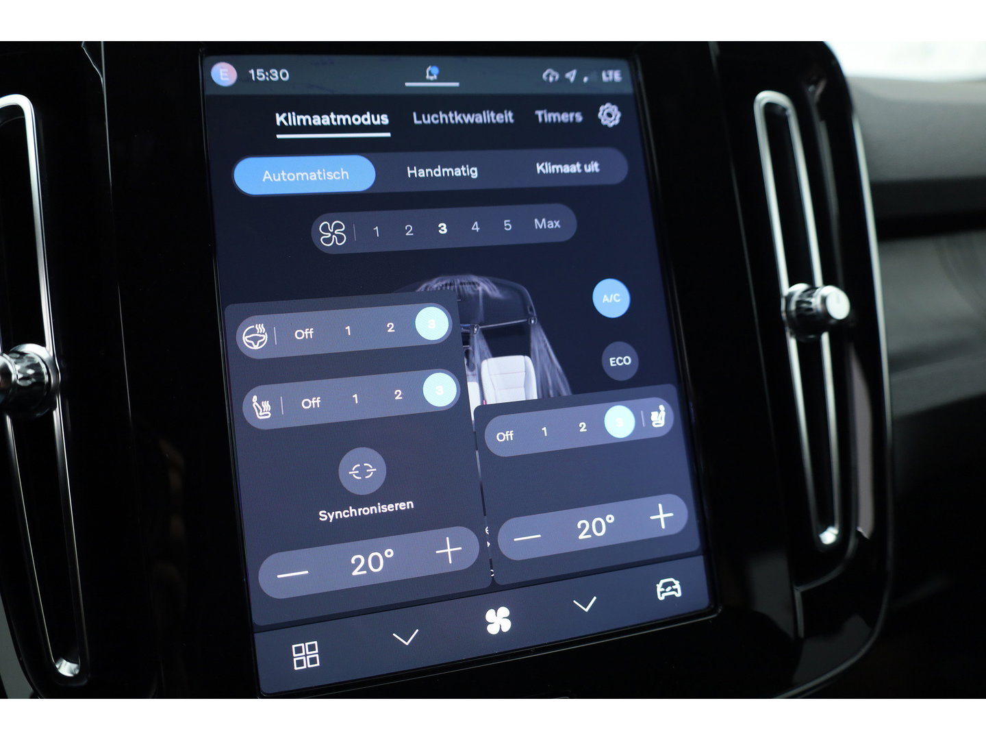 Volvo XC40 Single Motor Extended Range Plus 82 kWh | SOH 99% | Rijklaar! | Adapt. Cruise | Dodehoek | Trekhaak 1500kg! | Stoel- Stuurverw. |