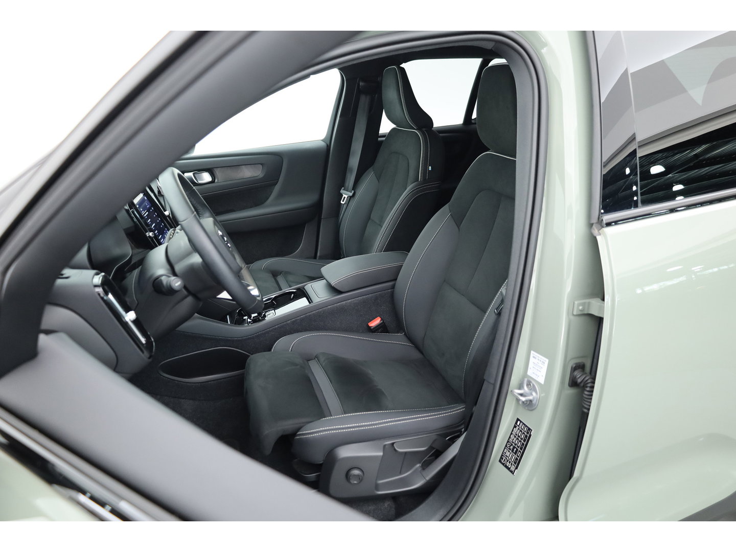 Volvo XC40 Single Motor Extended Range Plus 82 kWh | SOH 99% | Rijklaar! | Adapt. Cruise | Dodehoek | Trekhaak 1500kg! | Stoel- Stuurverw. |