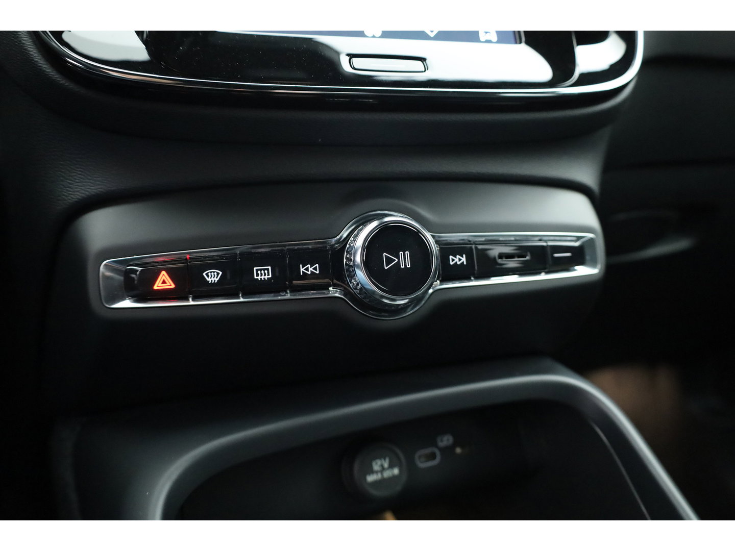 Volvo XC40 Single Motor Extended Range Plus 82 kWh | SOH 99% | Rijklaar! | Adapt. Cruise | Dodehoek | Trekhaak 1500kg! | Stoel- Stuurverw. |