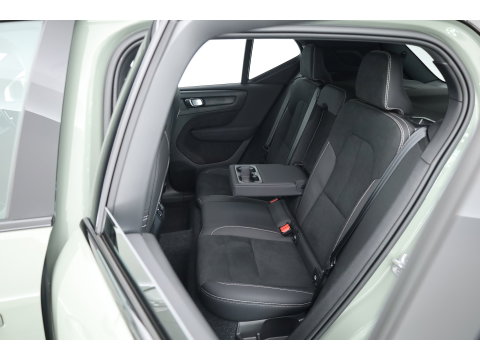 Volvo XC40 Single Motor Extended Range Plus 82 kWh | SOH 99% | Rijklaar! | Adapt. Cruise | Dodehoek | Trekhaak 1500kg! | Stoel- Stuurverw. |