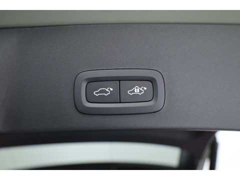 Volvo XC40 Single Motor Extended Range Plus 82 kWh | SOH 99% | Rijklaar! | Adapt. Cruise | Dodehoek | Trekhaak 1500kg! | Stoel- Stuurverw. |
