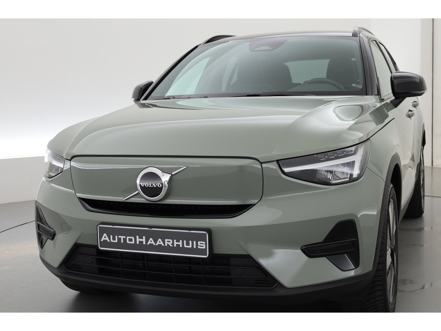 Volvo XC40 Single Motor Extended Range Plus 82 kWh | SOH 99% | Rijklaar! | Adapt. Cruise | Dodehoek | Trekhaak 1500kg! | Stoel- Stuurverw. |