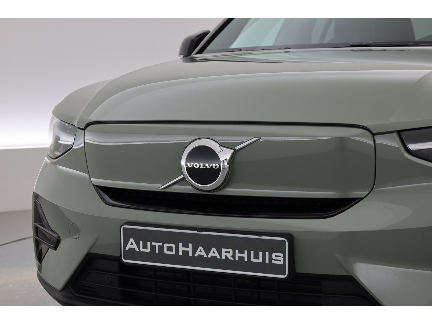 Volvo XC40 Single Motor Extended Range Plus 82 kWh | SOH 99% | Rijklaar! | Adapt. Cruise | Dodehoek | Trekhaak 1500kg! | Stoel- Stuurverw. |