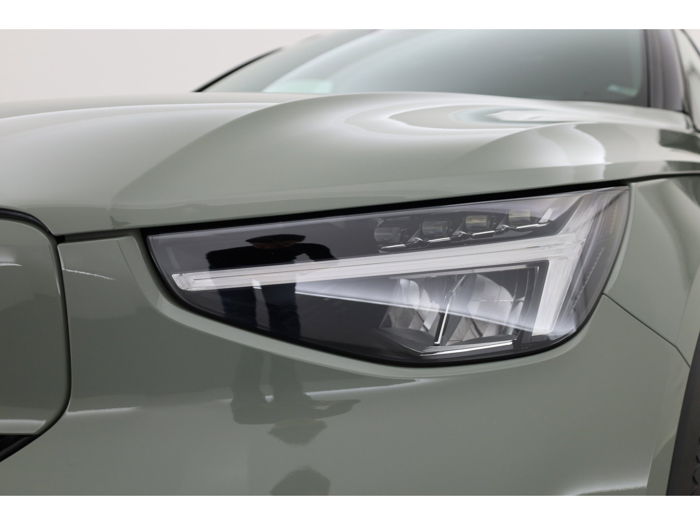 Volvo XC40 Single Motor Extended Range Plus 82 kWh | SOH 99% | Rijklaar! | Adapt. Cruise | Dodehoek | Trekhaak 1500kg! | Stoel- Stuurverw. |