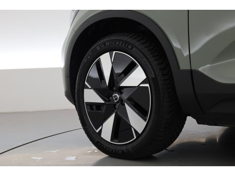 Volvo XC40 Single Motor Extended Range Plus 82 kWh | SOH 99% | Rijklaar! | Adapt. Cruise | Dodehoek | Trekhaak 1500kg! | Stoel- Stuurverw. |