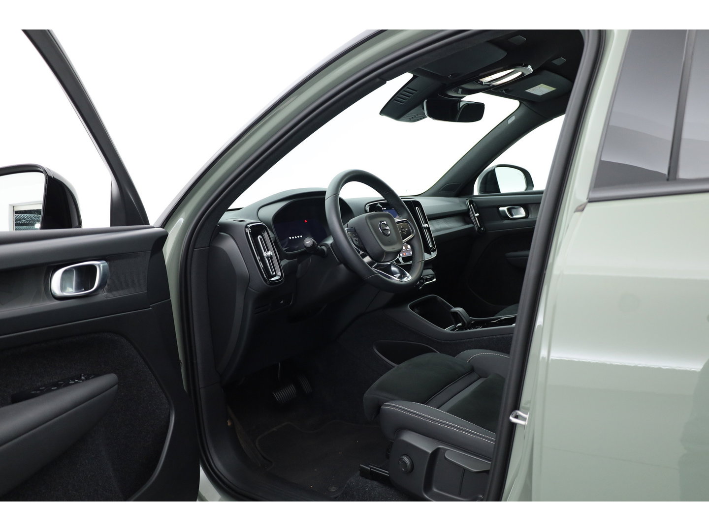 Volvo XC40 Single Motor Extended Range Plus 82 kWh | SOH 99% | Rijklaar! | Adapt. Cruise | Dodehoek | Trekhaak 1500kg! | Stoel- Stuurverw. |