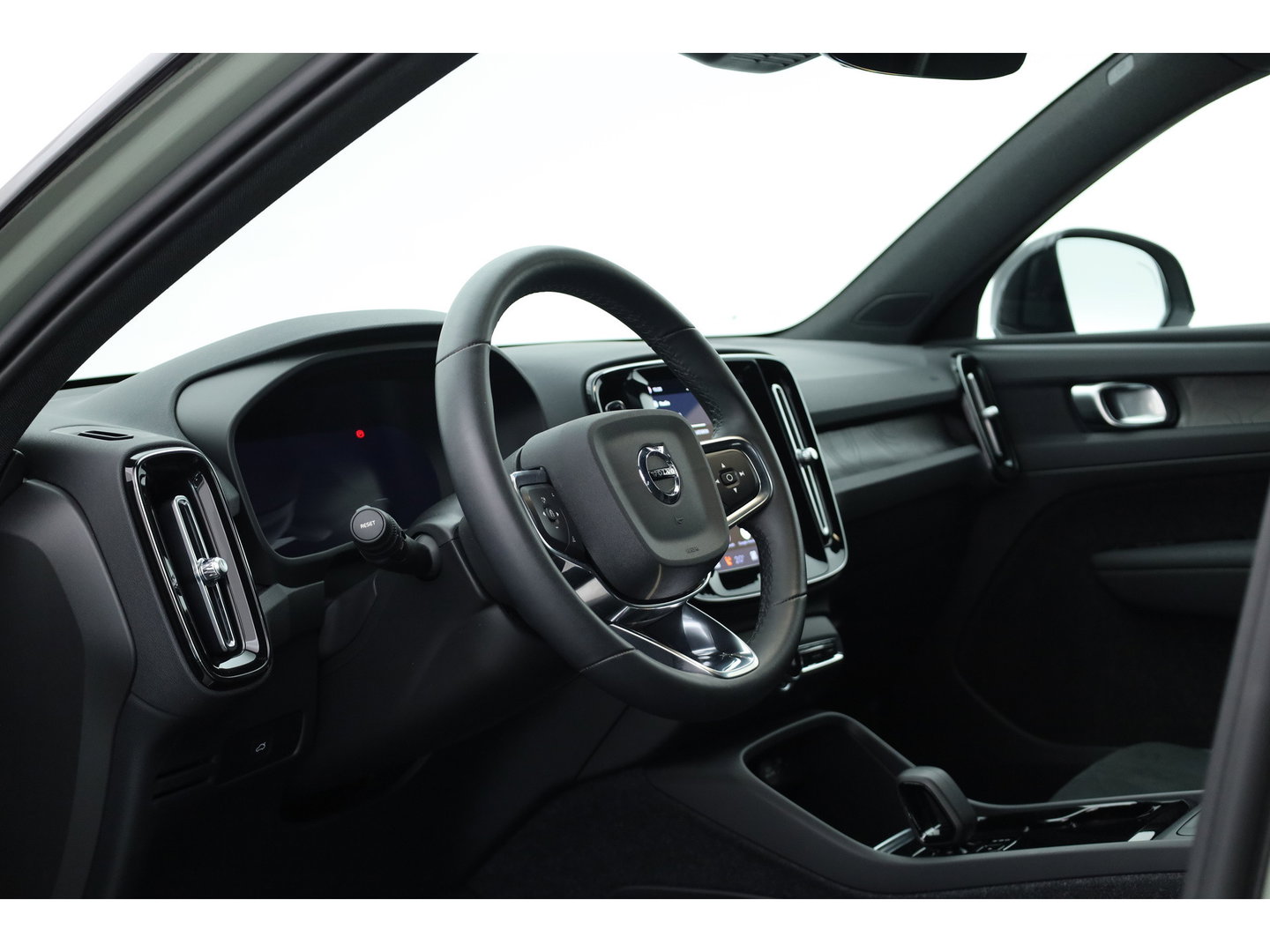 Volvo XC40 Single Motor Extended Range Plus 82 kWh | SOH 99% | Rijklaar! | Adapt. Cruise | Dodehoek | Trekhaak 1500kg! | Stoel- Stuurverw. |