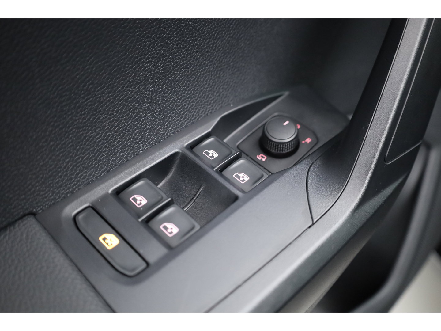 SEAT Ibiza 1.0 EcoTSI Style Online | RIJKLAAR!! | CarPlay | Stoelverw. | Regensensor | Cruise | Airco | DAB | PDC A | 15"