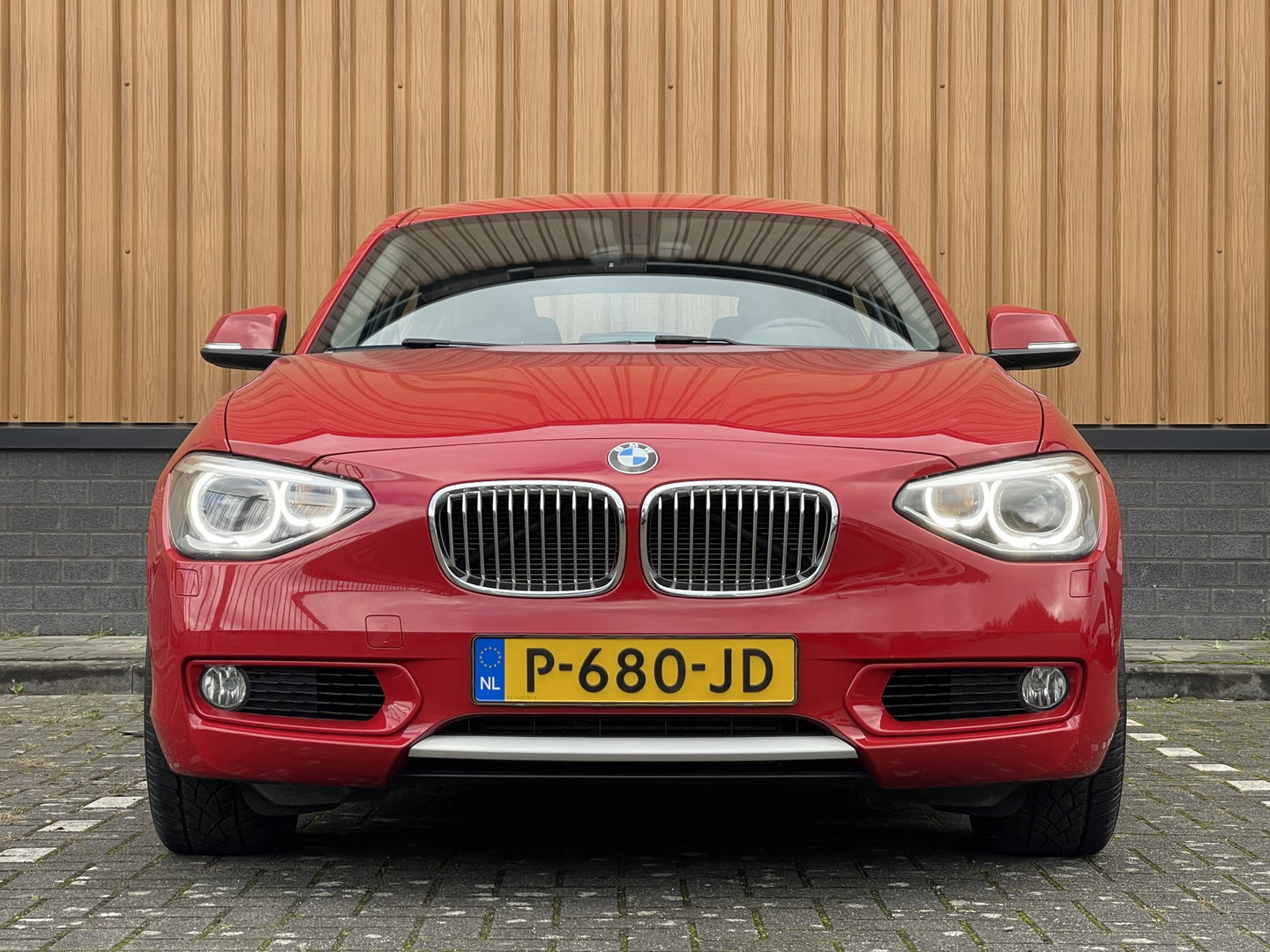 BMW 1-serie 118i High Executive | Stoelverwarming | Parkeersensoren Achter | Stop/Start systeem | Bluetooth |