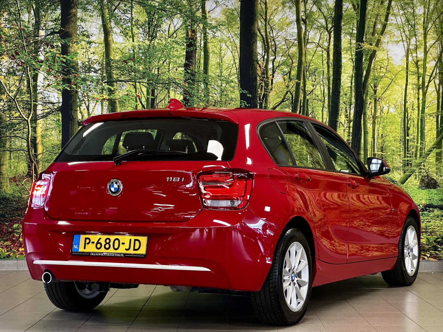 BMW 1-serie 118i High Executive | Stoelverwarming | Parkeersensoren Achter | Stop/Start systeem | Bluetooth |