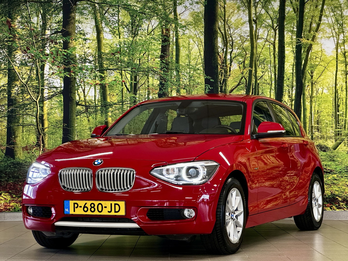 BMW 1-serie 118i High Executive | Stoelverwarming | Parkeersensoren Achter | Stop/Start systeem | Bluetooth |