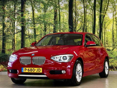 BMW 1-serie 118i High Executive | Stoelverwarming | Parkeersensoren Achter | Stop/Start systeem | Bluetooth |