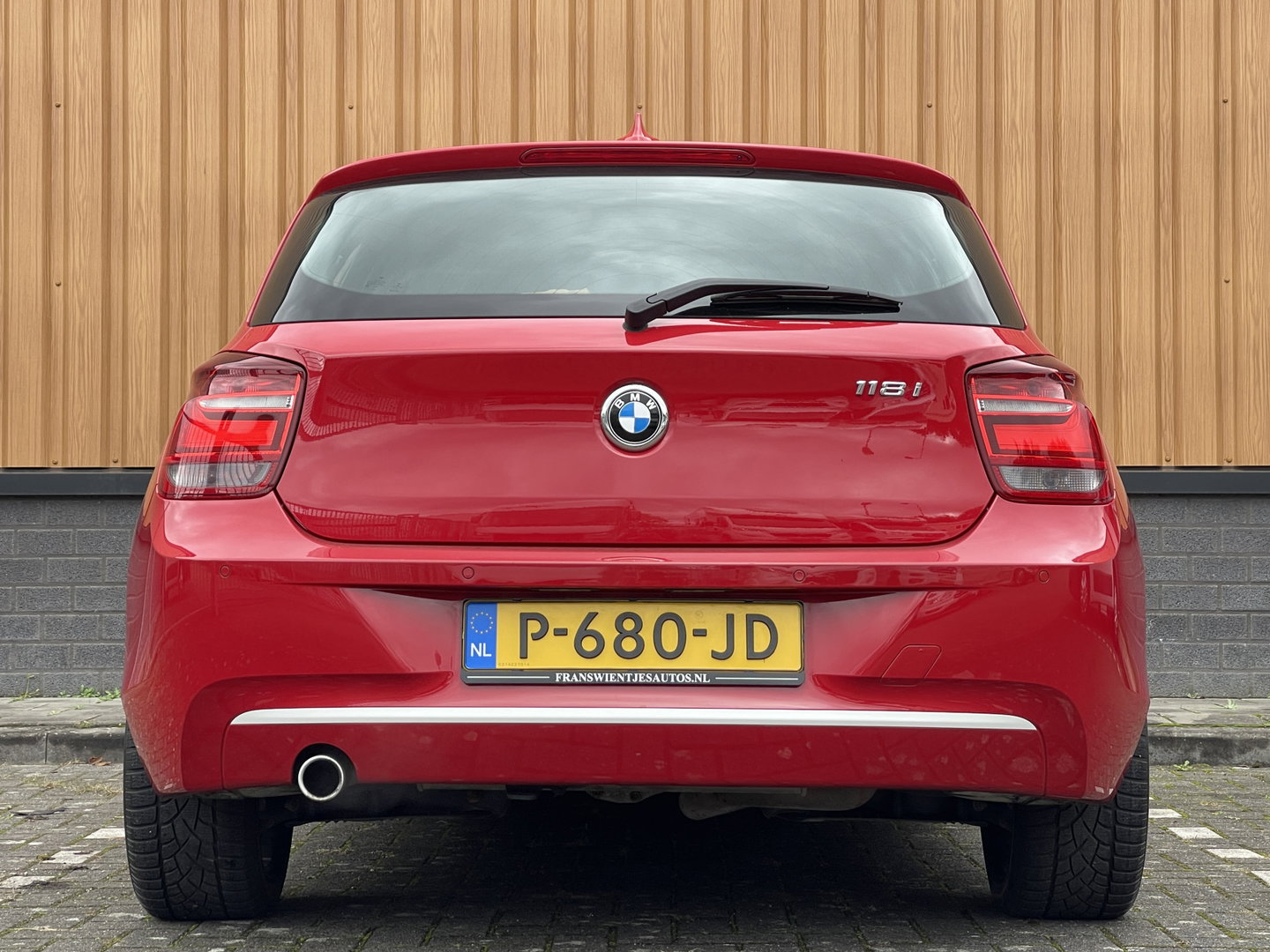 BMW 1-serie 118i High Executive | Stoelverwarming | Parkeersensoren Achter | Stop/Start systeem | Bluetooth |