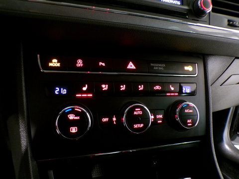 SEAT Leon ST 1.4 EcoTSI FR "Automaat" Apple-Carplay Stoelverwarming Android-Auto Drive-mode 19"Velgen Full-LED Parkeersensoren
