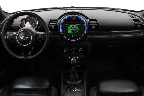 MINI Clubman 1.5 One D Chili Serious Business | Panoramadak | Automaat | Navigatie | Cruise Control | Airco | PDC | MINI Connected