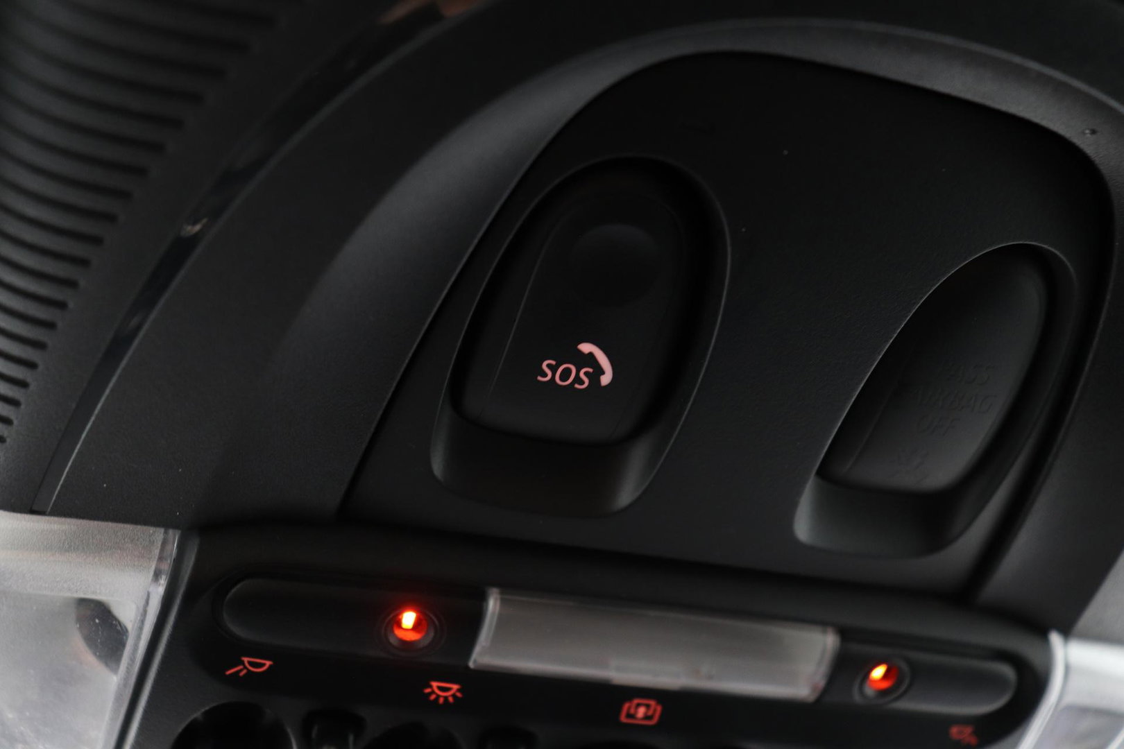 MINI Clubman 1.5 One D Chili Serious Business | Panoramadak | Automaat | Navigatie | Cruise Control | Airco | PDC | MINI Connected