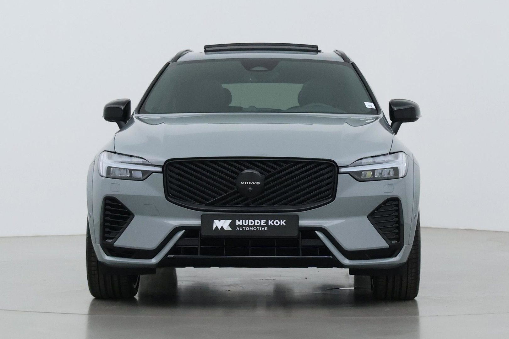 Volvo XC60 T6 Ultra Black Edition | 22 Inch | Bowers&Wilkins | Luchtvering | Trekhaak | 360° Camera | Stoelventilatie
