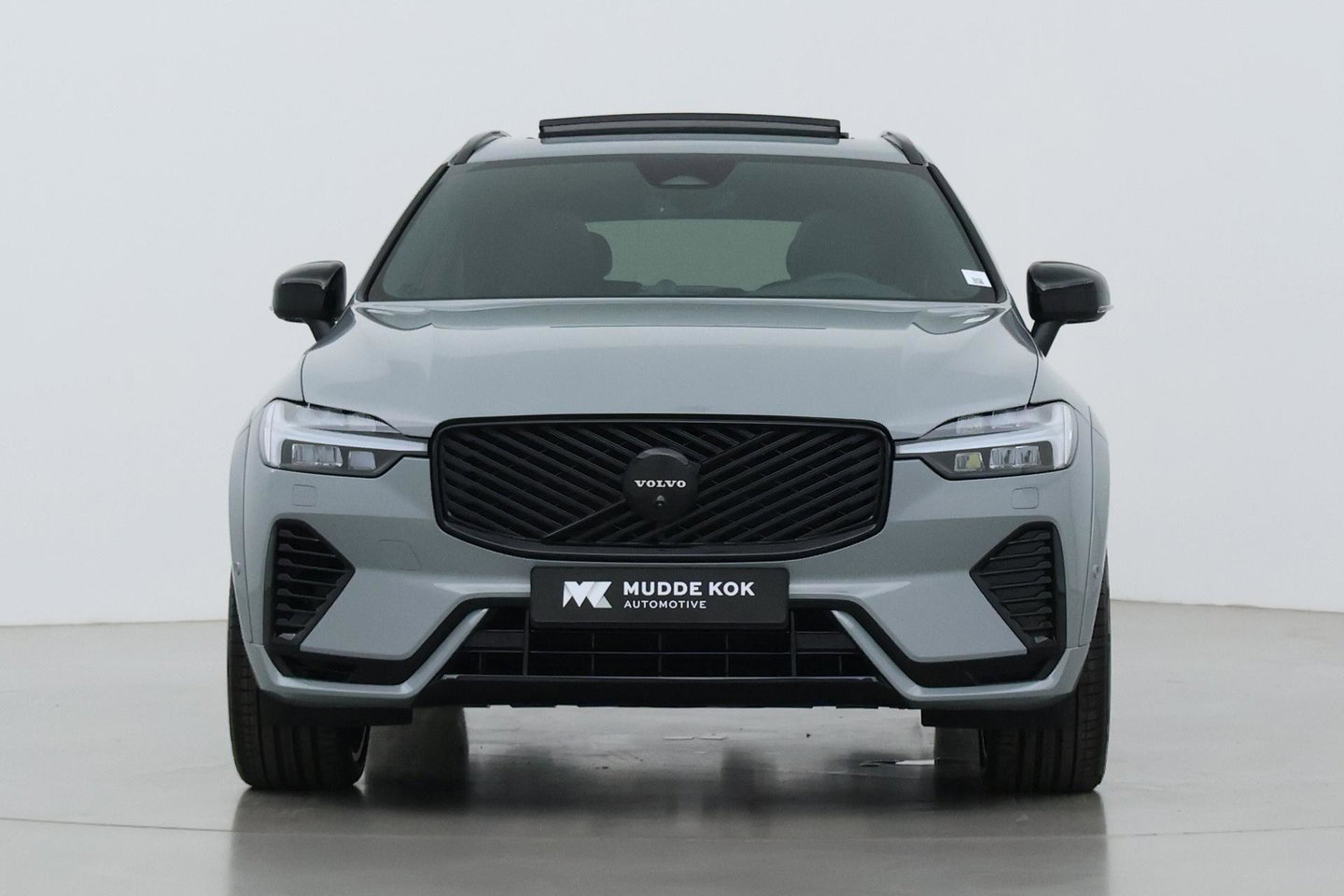 Volvo XC60 T6 Ultra Black Edition | 22 Inch | Bowers&Wilkins | Luchtvering | Trekhaak | 360° Camera | Stoelventilatie