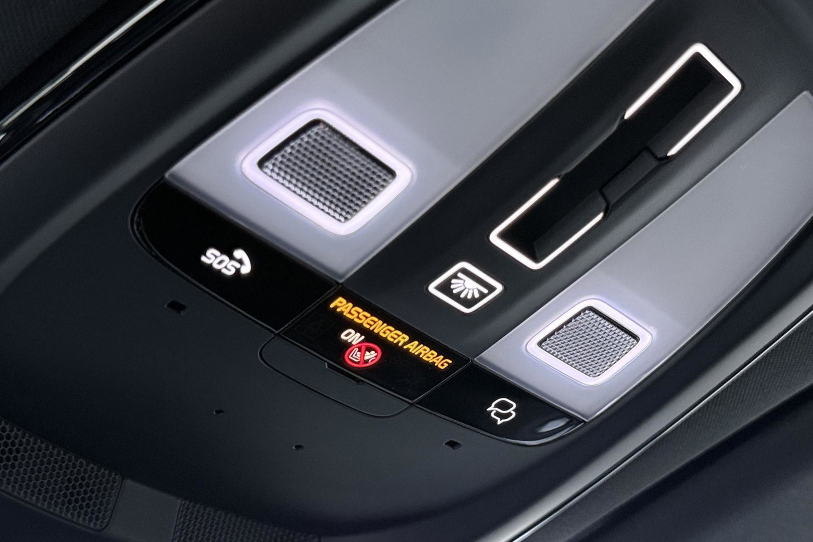 Volvo XC60 T6 Ultra Black Edition | 22 Inch | Bowers&Wilkins | Luchtvering | Trekhaak | 360° Camera | Stoelventilatie