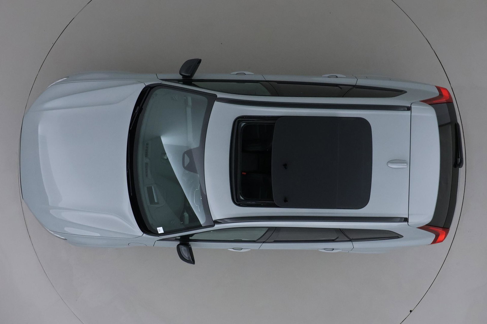 Volvo XC60 T6 Ultra Black Edition | 22 Inch | Bowers&Wilkins | Luchtvering | Trekhaak | 360° Camera | Stoelventilatie