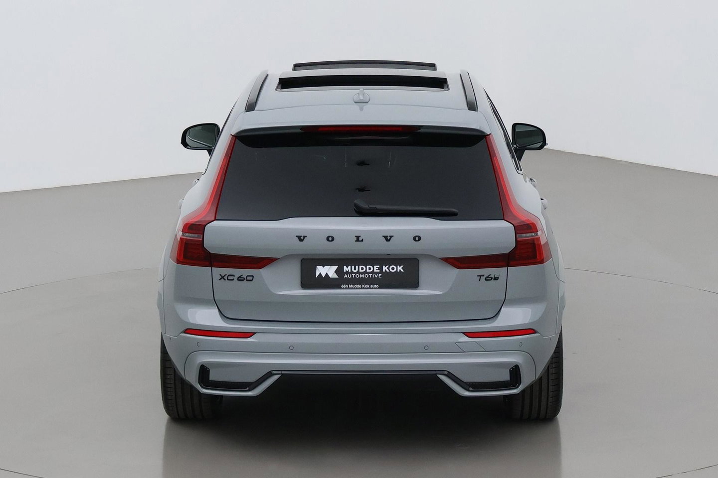 Volvo XC60 T6 Ultra Black Edition | 22 Inch | Bowers&Wilkins | Luchtvering | Trekhaak | 360° Camera | Stoelventilatie