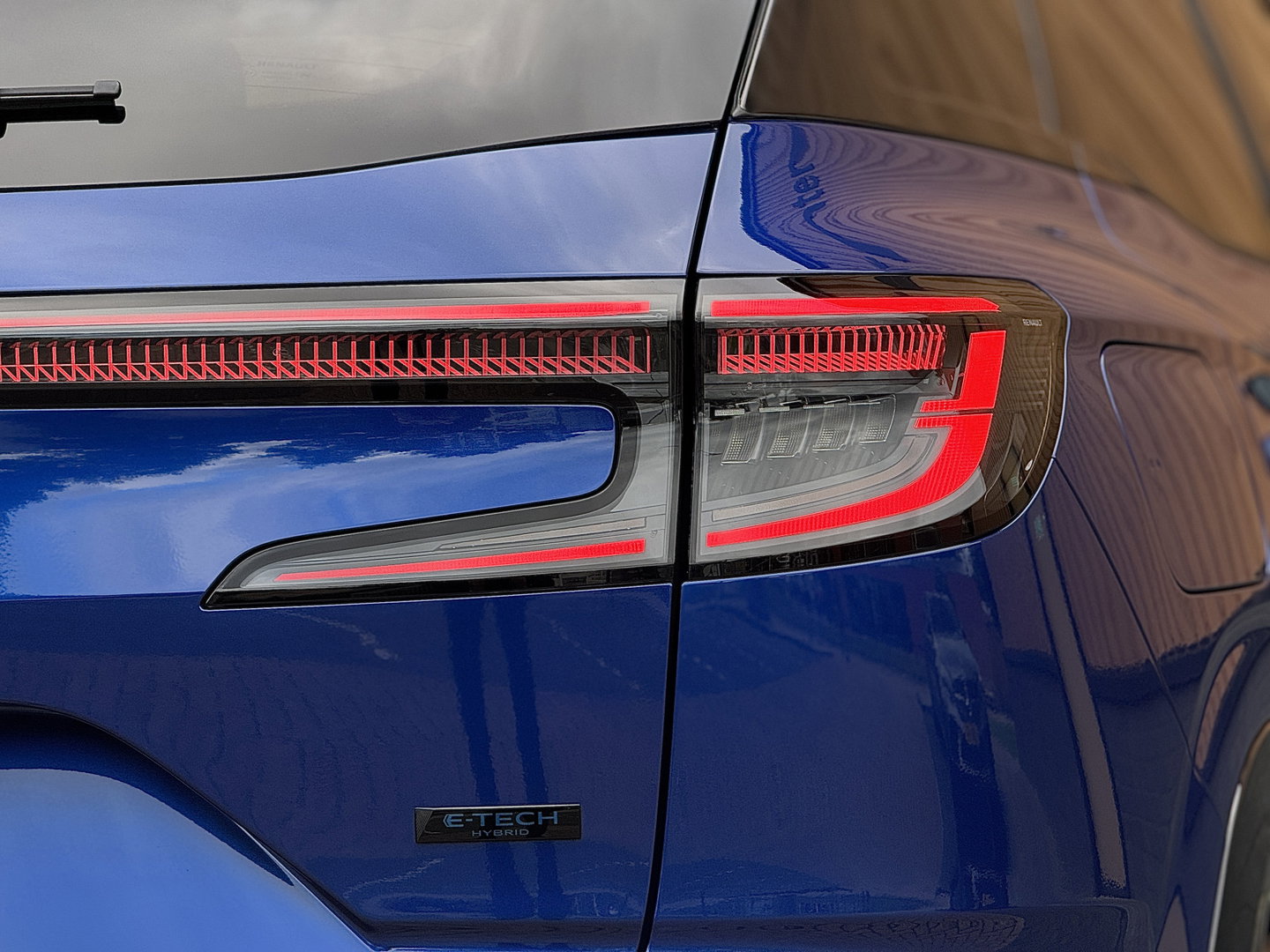 Renault Austral 1.2 E-Tech full hybrid 200 techno esprit Alpine | Panoramadak | Adaptieve Cruise Control |Achteruitrijcamera | Dodehoek Detector | DAB | Sfeerverlichting | Apple Carplay/Android Auto |