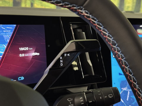 Renault Austral 1.2 E-Tech full hybrid 200 techno esprit Alpine | Panoramadak | Adaptieve Cruise Control |Achteruitrijcamera | Dodehoek Detector | DAB | Sfeerverlichting | Apple Carplay/Android Auto |