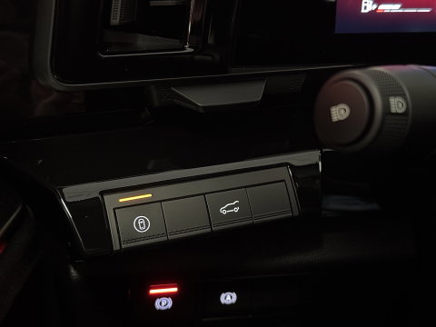 Renault Austral 1.2 E-Tech full hybrid 200 techno esprit Alpine | Panoramadak | Adaptieve Cruise Control |Achteruitrijcamera | Dodehoek Detector | DAB | Sfeerverlichting | Apple Carplay/Android Auto |