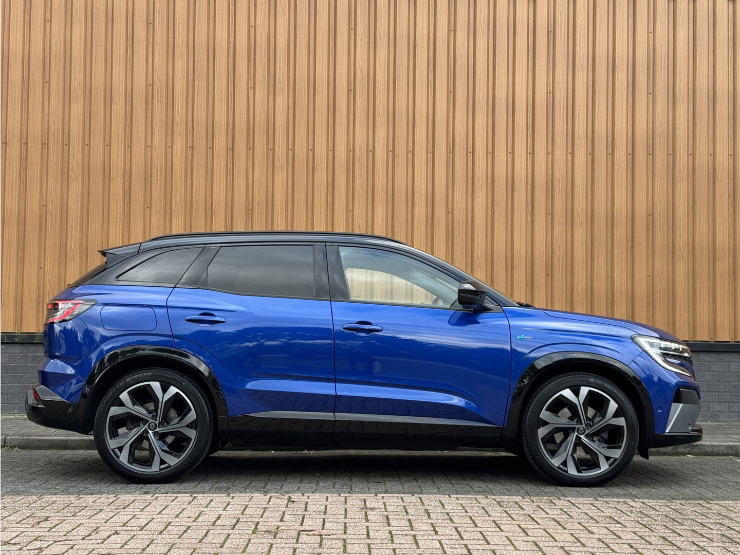 Renault Austral 1.2 E-Tech full hybrid 200 techno esprit Alpine | Panoramadak | Adaptieve Cruise Control |Achteruitrijcamera | Dodehoek Detector | DAB | Sfeerverlichting | Apple Carplay/Android Auto |
