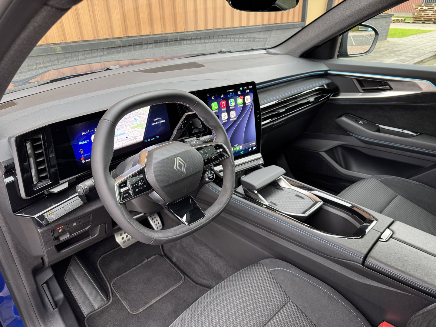 Renault Austral 1.2 E-Tech full hybrid 200 techno esprit Alpine | Panoramadak | Adaptieve Cruise Control |Achteruitrijcamera | Dodehoek Detector | DAB | Sfeerverlichting | Apple Carplay/Android Auto |