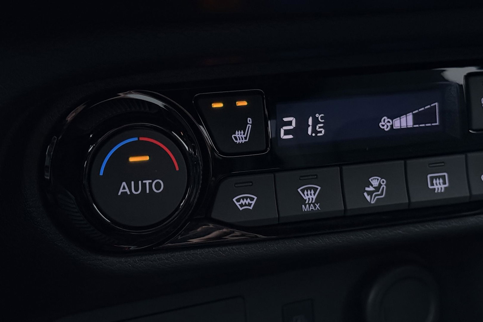 Nissan Juke 1.0 DIG-T N-Connecta | Stoel+Stuurverwarming | Camera | Keyless | Cruise Control