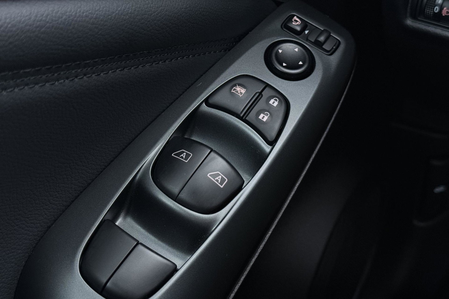 Nissan Juke 1.0 DIG-T N-Connecta | Stoel+Stuurverwarming | Camera | Keyless | Cruise Control