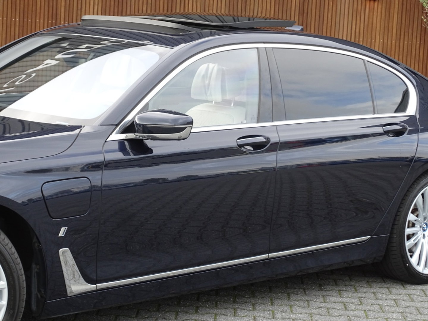 BMW 7 Serie 740e Lang 326PK xDrive VIP / Skylounge / Massage / Laser / 360°