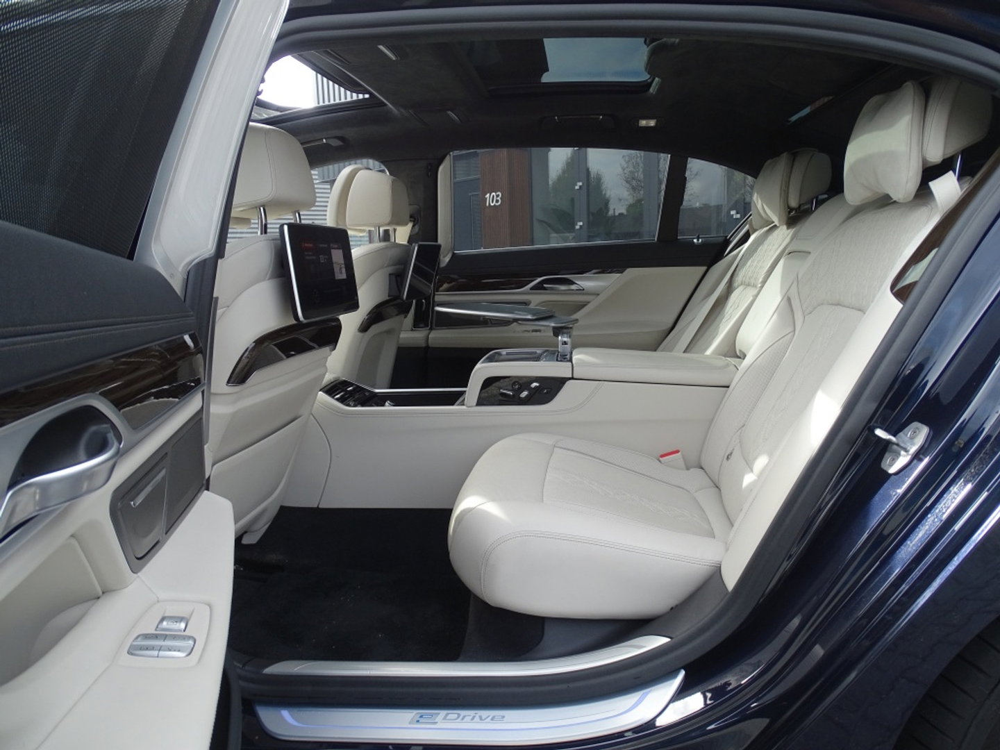 BMW 7 Serie 740e Lang 326PK xDrive VIP / Skylounge / Massage / Laser / 360°